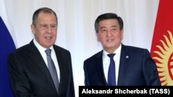 Kyrgyz President Sooronbay Jeenbekov (right) with Russian Foreign Minister Sergei Lavrov during a meeting in Bishkek on February 4. (file photo)