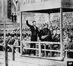 Abraham Linkoln tokom inauguracije ispred Kapitola, 4. mart 1861.