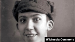 Yuri Nikulin 1940-cı ildə, Qızıl Ordunun əsgəri olarkən.