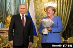 Президент Росії Володимир Путін і канцлер Німеччини Анґела Меркель (зліва направо) під час зустрічі в Кремлі. Росія. Москва. 2о серпня 2021 року