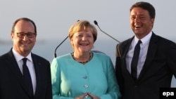 Իտալիայի վարչապետ Մատեո Ռենցին, Գերմանիայի կանցլեր Անգելա Մերկելը և Ֆրանսիայի նախագահ Ֆրանսուա Օլանդը, արխիվ