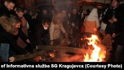 Paljenje badnjaka u Kragujevcu