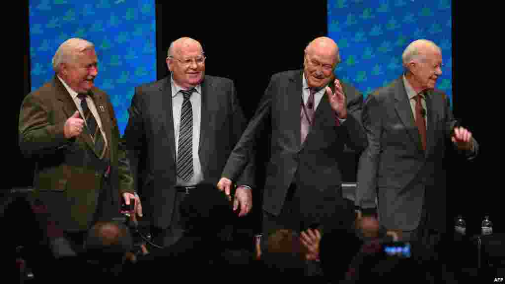 Nobel Peace laureates (left to right) Lech Walesa, Mikhail Gorbachev, Frederik Willem de Klerk, and Jimmy Carter at a panel discussion in Chicago in April 2012.&nbsp;