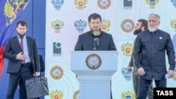 Рамзан Кадыров (в центре)