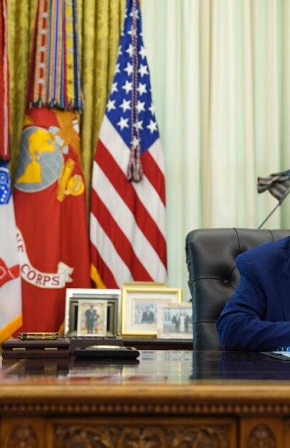 Довчера заедно във властта днес врагове Спорът между американския президент