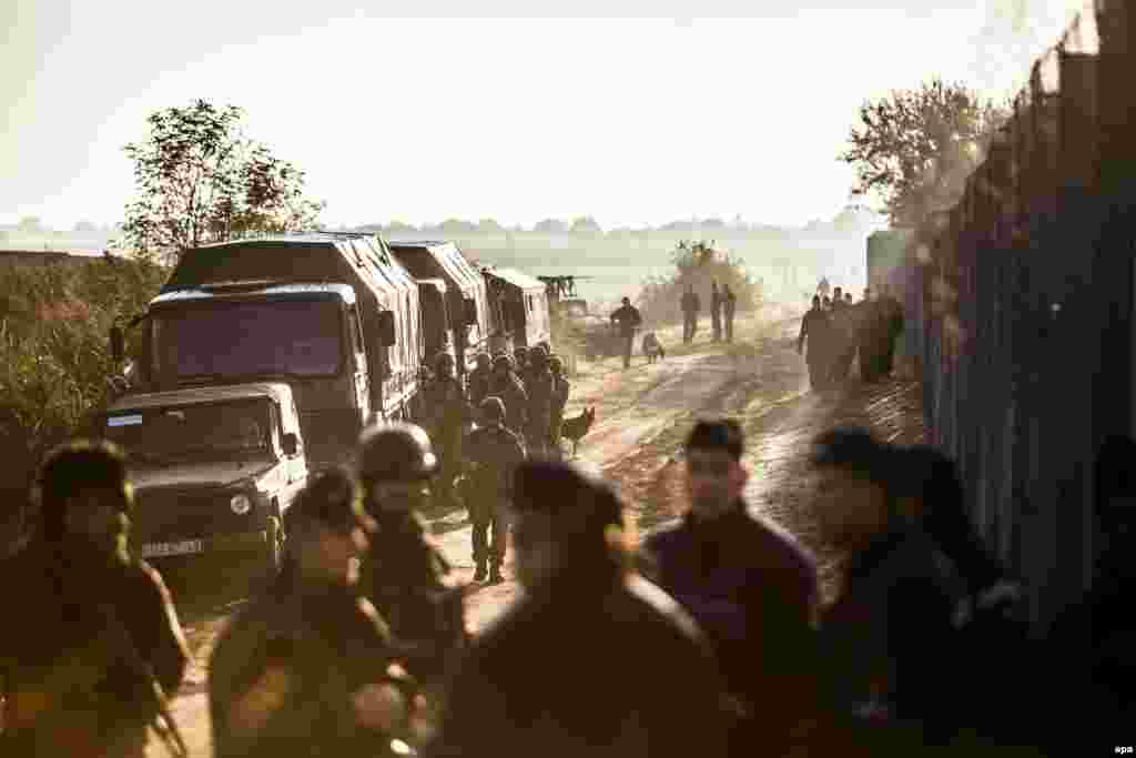 Soldiers and police officers patrol the border between Hungary and Serbia near Roszke, 180 kilometers southeast of Budapest. Hungary registered more than 10,000 migrants after they crossed from Serbia over the weekend, police data showed on September 14, a day before the country was set to seal its border to new arrivals. (epa/Balazs Mohai)