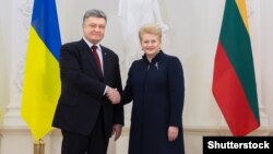 Президенти України та Литви Петро Порошенко та Даля Ґрібаускайте, фото архівне (©Shutterstock)