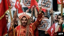 Эътирози зидди қатъномаи парлумони Олмон дар Истамбул