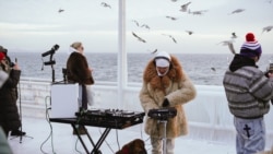 Odesa: Un DJ și muzică de încălzire pe litoral, după o noapte de alerte aeriene 