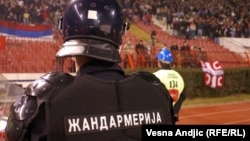 Pripadnik Žandarmerije na fudbalskom stadionu u Beogradu (foto-arhiv)