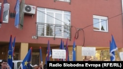 Novi Sad: Protest zbog skidanja zastave Vojvodine