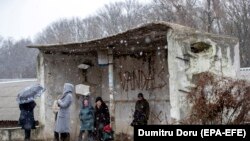 În așteptarea autobuzului