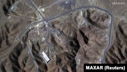 Акси моҳвораии таъсисоти атомии Форду, ки қабл аз ҳамлаи Амрико ба он бардошта шудааст. 