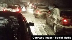Автопатот Скопје Велес е блокиран поради снегот 