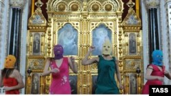 Акція Pussy Riot відбулася в храмі Христа Спасителя 21 лютого 2012 року