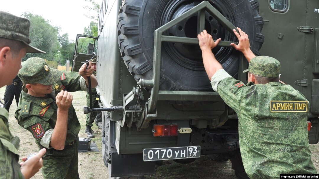 Moscow has long resisted calls to withdraw some 1,400 Russian troops who are stationed in Moldova's breakaway region of Transdniester. (file photo)