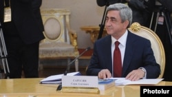 Президент Армении Серж Саргсян во время одной из встреч ЕврАзЭС (архивная фотография)