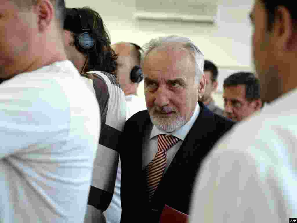 Tužilac za ratne zločine Vladimir Vukčević stiže na konferenciju za novinare povodom hapšenja Hadžića, 20. jul 2011.