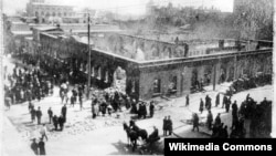 "Kaspi" qəzetinin yerləşdiyi bina, yanğından sonra. Bakı, mart 1918