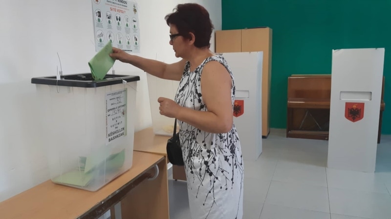 Албанија одржува локални избори, опозицијата бојкотира 