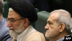 Міністар выведкі Ірану Ісмаіл Хатыб разам з прэзыдэнтам Ірану Масудам Пэзэшкіянам, архіўнае фота