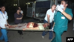 Раненного Лукпана Ахмедьярова доставиили в больницу. Уральск, 19 апреля 2012 года.