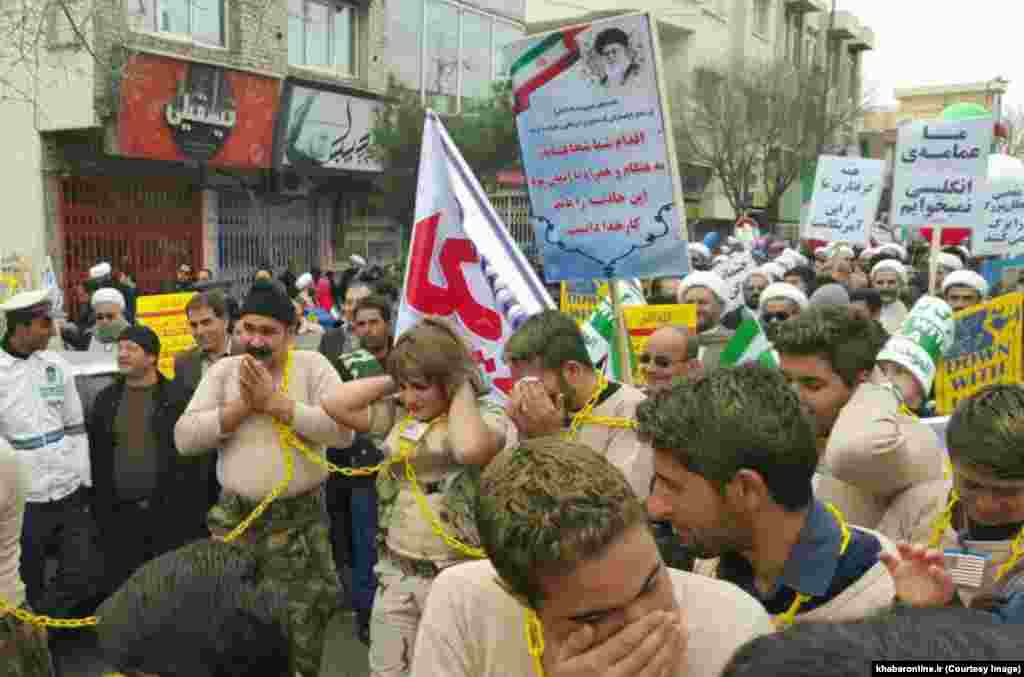 شبیه&zwnj;سازی بازداشت تفنگداران دریایی آمریکا از جمله سرباز زن این کشور در جریان راهپیمایی ۲۲ بهمن در قم