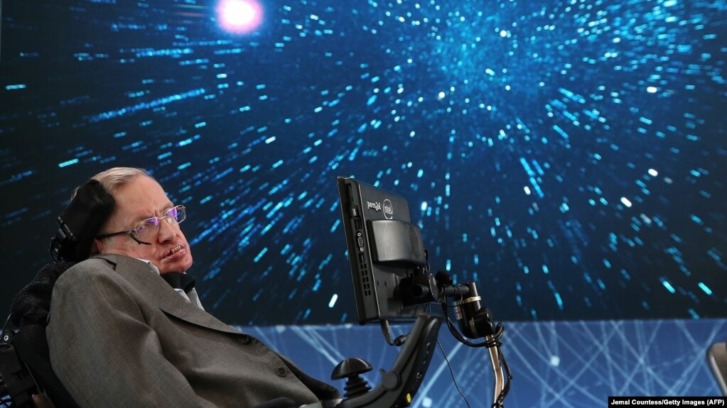 هاوکینگ بخشی از محبوبیتش را در پیروزی علیه عارضه ایالاس به دست آورد.