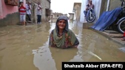 بارندگی برای پنجمین شب پیهم در شهر کراچی ادامه داشت.