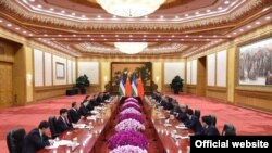 Ўзбекистон ва Хитой президентлари учрашувида иккала ҳукумат расмийлари ҳам иштирок этди.