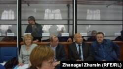 Мұнай ұрлаумен айналысқан қылмыстық топ" деген күдікпен сотталып жатқан адамдардың соты. Ақтөбе, 20 қараша 2017 жыл.
