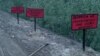 Ямал: на дороге в поселке появились билборды с жалобами на плохие дороги 