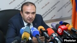 Armenia - Education Minister Levon Mkrtchian at a news conference in Yerevan, 22Sep2017.