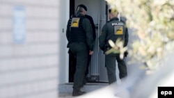 Поліція біля дому, де жив звинувачений, після його затримання, Ротенбург, 21 квітня 2017 року