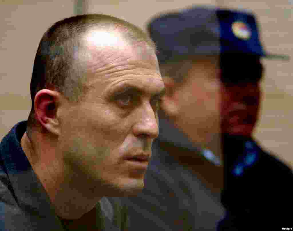 Звездан Йованович, колишній заступник командира елітного загону «червоних беретів» спецназу МВС Сербії в суді в 2003 році. Його і ще 11 людей звинуватили в підготовці змови з метою вбивства Джинджича