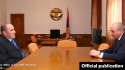 Nagorno-Karabakh - Bako Sahakian (R), president of Nagorno-Karabakh, meets with Levon Ter-Petrosian, a former president of Armenia, in Stepanakert, 3May, 2016