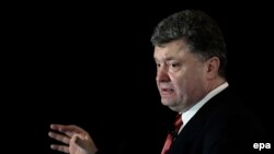 Ukrainian President Petro Poroshenko says if Russia sealed its border with Ukraine, "peace and stability" would emerge within weeks.