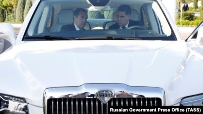 You Can Still Buy a New Rolls-Royce in Russia, Nearly a Year After  Sanctions Hit