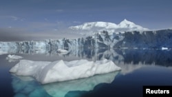 Прибрежные ледники Антарктиды истончаются (на фото - ледник Шелдона на острове Аделаида), но в горах морозы крепчают
