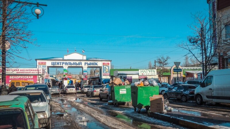 В Керчи не решили проблему вывоза мусора, площадки и контейнеры переполнены (+фото)