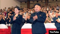Ким Чен Ын с супругой