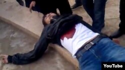 Убитый на центральной площади Жанаозена молодой человек. 16 декабря 2011 года.