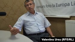 Ambasadoril Valeriu Ghoerghiu în studioul Europei Libere de la Chișinău
