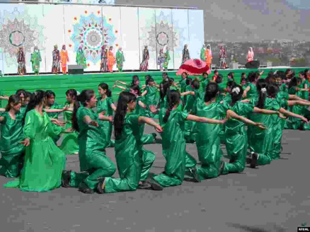 The Muslim World celebrates Norouz - Norouz celebration in Khujand, Tajikistan, 21 March 2008