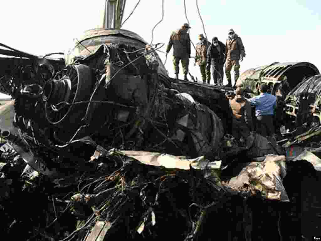 اين هواپيما ساعت هفت و ۲۰ دقيقه صبح امروز به محض برخاستن از باند فرودگاه مهرآباد به مقصد شيراز دچار سانحه شده و سقوط کرد.