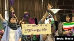 Women holding a sign, saying “After the election can I still come to the stadium?” Many had sent tweets to Rouhani telling him that this should not be the first and last time women are allowed to enter a stadium.