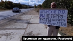 Одиночный пикет на одной из крымских автодорог, 14 октября 2017 года