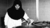 «آگاهی زنان کارگر ایرانی بالا رفته اما مجبورند به کار سیاه تن دهند»