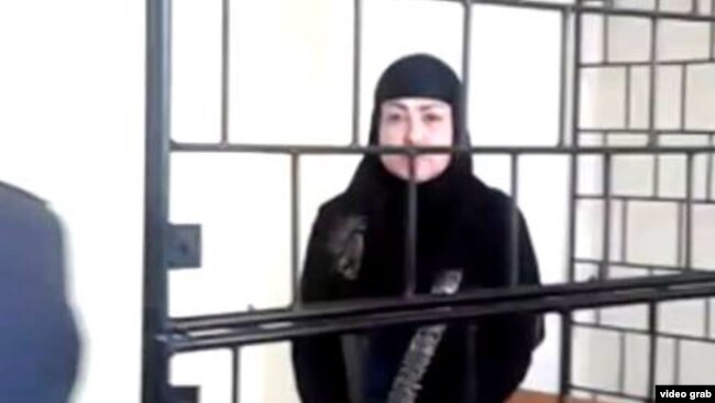 Муаттара Джураева в зале суда, март 2015 года