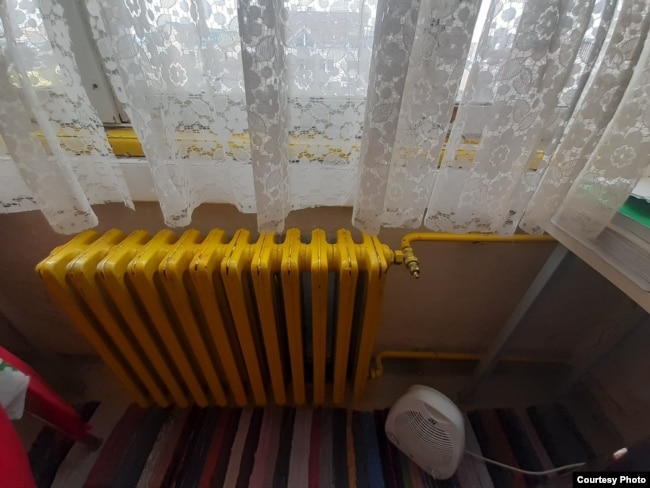 Radiatori në një dhomë në konviktin e studentëve "Kuzman Josifovski - Pitu" - Shkup